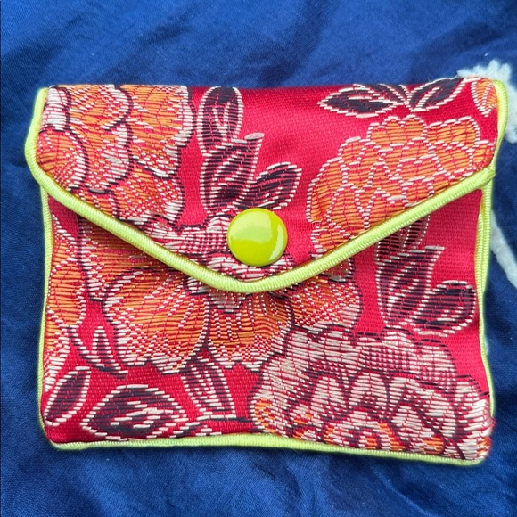 Kate Spade Gold Tone Square Cushion-Cut Crystal Drop Earrings Lever-back Closure - Picture 15 of 16